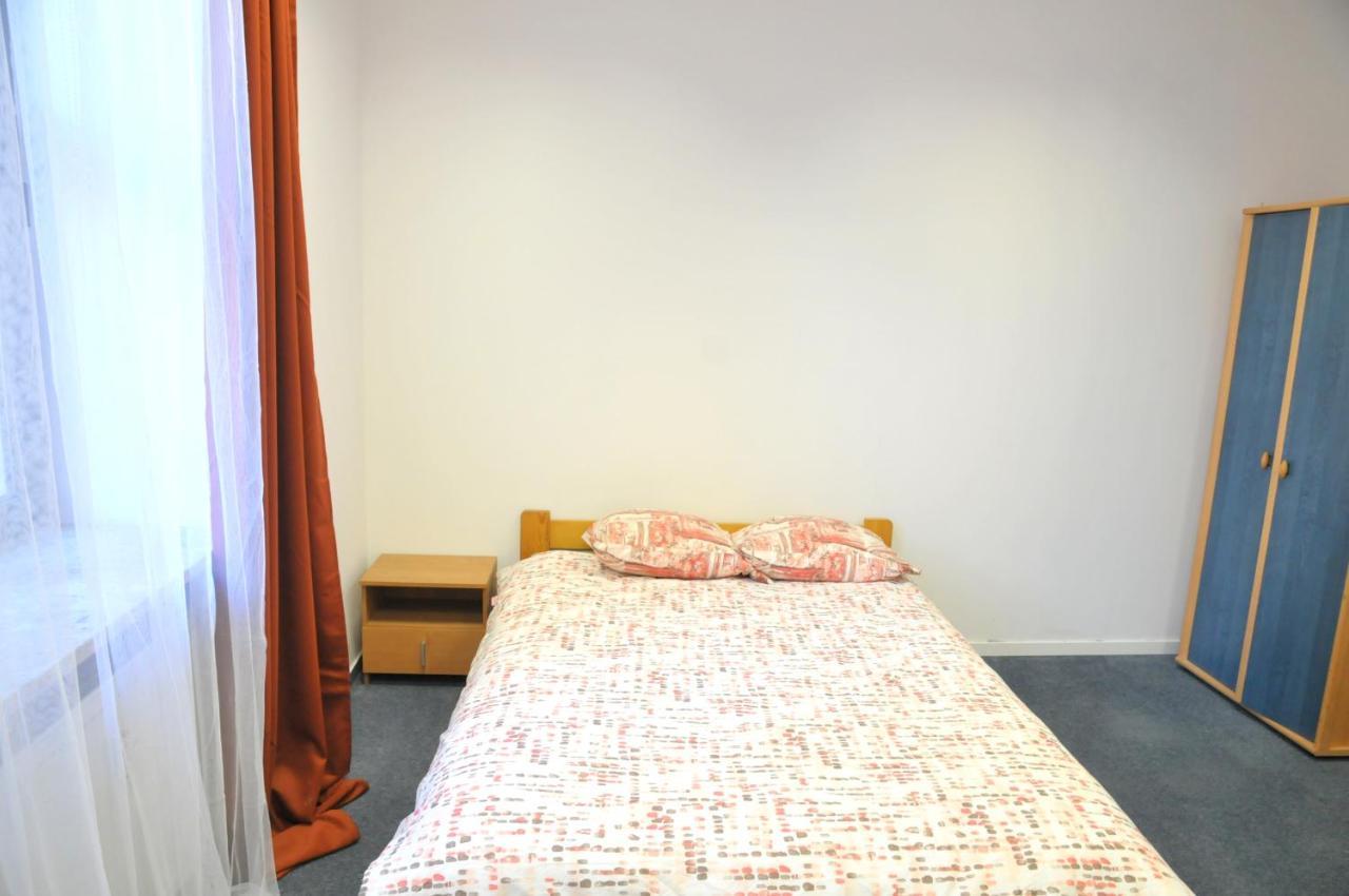 פוזנן Economic Rooms- 24H Self Check-In מראה חיצוני תמונה