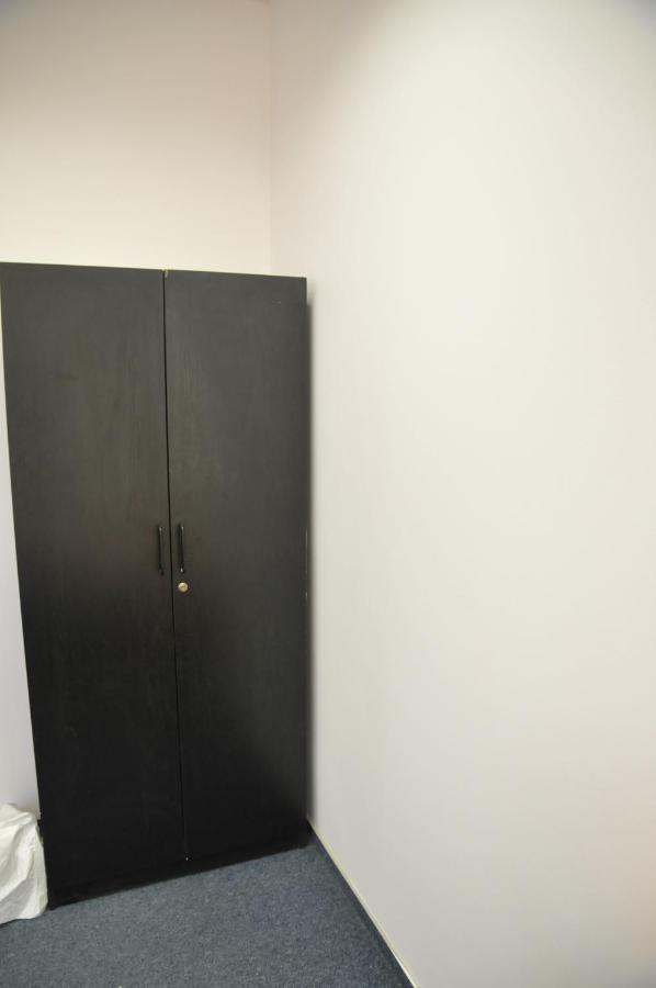 פוזנן Economic Rooms- 24H Self Check-In מראה חיצוני תמונה